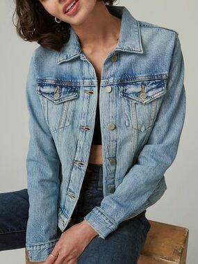 Lucky Brand Washed Blue Denim The Tomboy Trucker Jacket
